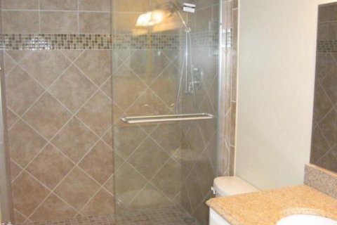 Condo in Hypoluxo, Florida, 2 bedrooms № 2413097 - photo 10