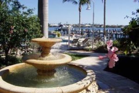 Condo in Hypoluxo, Florida, 2 bedrooms № 2413097 - photo 16