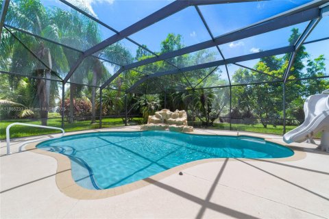 House in Loxahatchee Groves, Florida 3 bedrooms, 288.46 sq.m. № 1896092 - photo 3