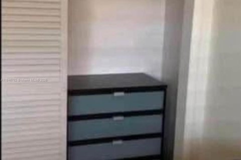 Condo in Miami, Florida, 2 bedrooms  № 2022327 - photo 8