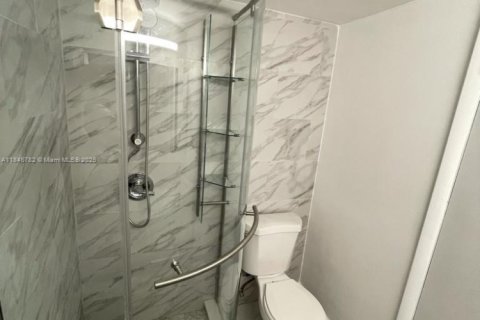 Condo in Miami, Florida, 2 bedrooms  № 2022327 - photo 10