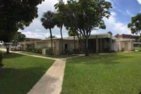 Condo in Miami, Florida, 2 bedrooms  № 2022327 - photo 3