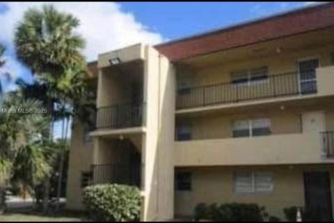 Condo in Miami, Florida, 2 bedrooms  № 2022327 - photo 5
