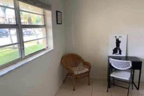 Condo in Miami, Florida, 2 bedrooms  № 2022327 - photo 6