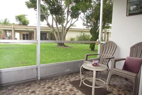 Condo in Miami, Florida, 2 bedrooms  № 2022327 - photo 14