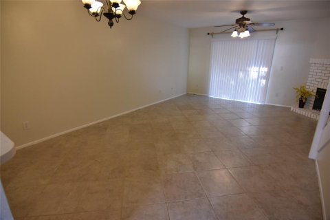 Adosado en alquiler en Winter Park, Florida, 3 dormitorios, 131.27 m2 № 1880693 - foto 2