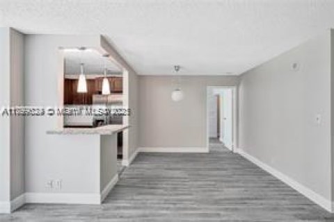 Copropriété à louer à Sunny Isles Beach, Floride: 1 chambre, 71.26 m2 № 1712613 - photo 12