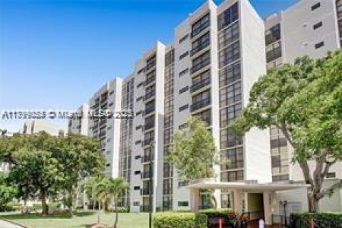 Copropriété à louer à Sunny Isles Beach, Floride: 1 chambre, 71.26 m2 № 1712613 - photo 2