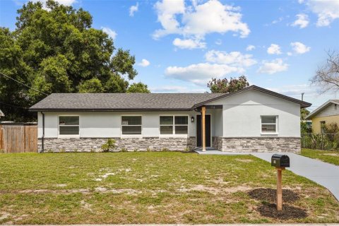House in Winter Haven, Florida 4 bedrooms, 137.12 sq.m. № 2284555