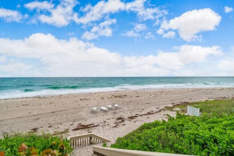 Townhouse in Hillsboro Beach, Florida 3 bedrooms, 190.64 sq.m. № 922342 - photo 1