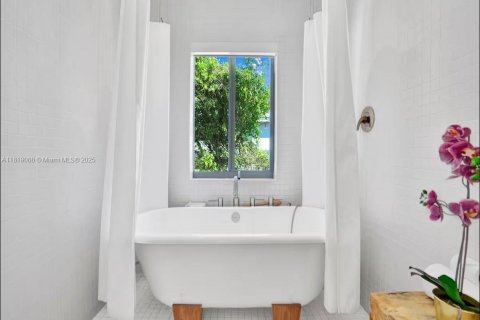 Casa en alquiler en North Bay Village, Florida, 3 dormitorios, 120.22 m2 № 2012242 - foto 17