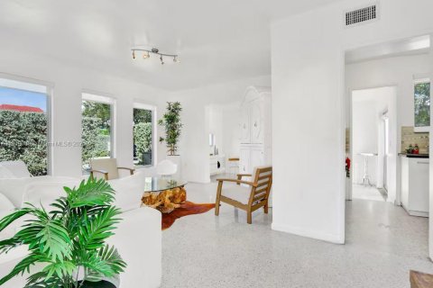 Casa en alquiler en North Bay Village, Florida, 3 dormitorios, 120.22 m2 № 2012242 - foto 2