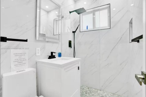 Casa en alquiler en North Bay Village, Florida, 3 dormitorios, 120.22 m2 № 2012242 - foto 18