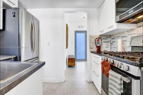 Casa en alquiler en North Bay Village, Florida, 3 dormitorios, 120.22 m2 № 2012242 - foto 6