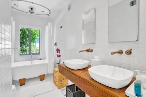 Casa en alquiler en North Bay Village, Florida, 3 dormitorios, 120.22 m2 № 2012242 - foto 15