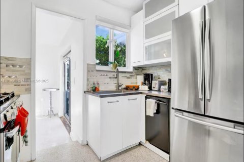 Casa en alquiler en North Bay Village, Florida, 3 dormitorios, 120.22 m2 № 2012242 - foto 7