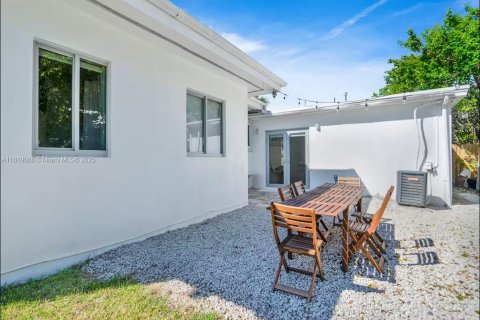 Casa en alquiler en North Bay Village, Florida, 3 dormitorios, 120.22 m2 № 2012242 - foto 21