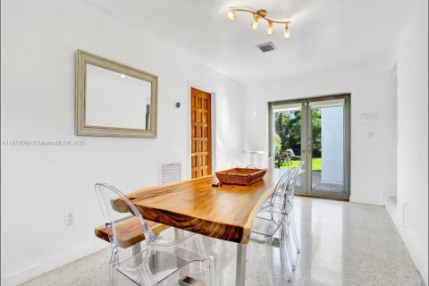 Casa en alquiler en North Bay Village, Florida, 3 dormitorios, 120.22 m2 № 2012242 - foto 10