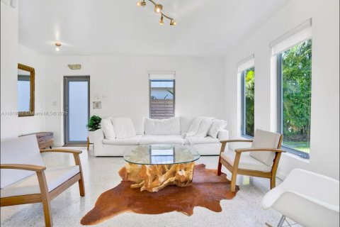 Casa en alquiler en North Bay Village, Florida, 3 dormitorios, 120.22 m2 № 2012242 - foto 5