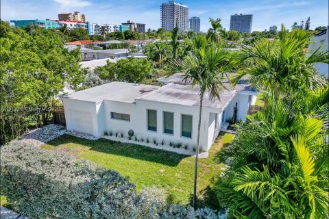 Casa en North Bay Village, Florida 3 dormitorios, 120.22 m2 № 2012242