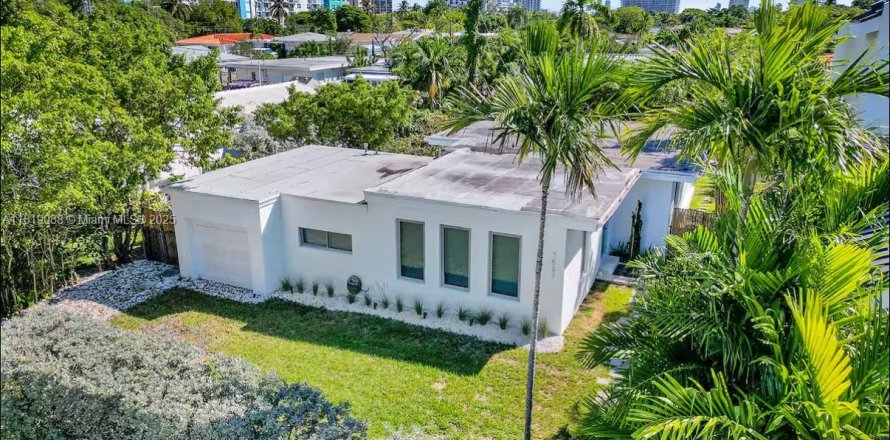 Casa en North Bay Village, Florida 3 dormitorios, 120.22 m2 № 2012242