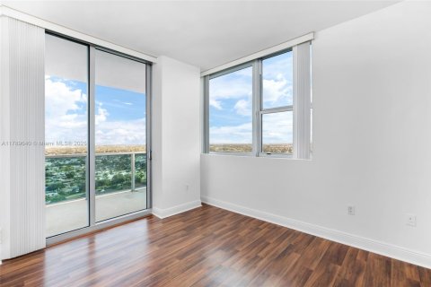 Condo in Sunrise, Florida, 3 bedrooms  № 2014141 - photo 7