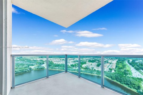 Condo in Sunrise, Florida, 3 bedrooms  № 2014141 - photo 15