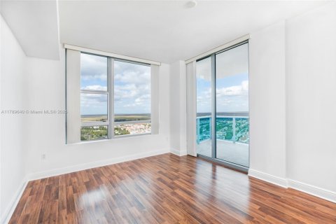 Condo in Sunrise, Florida, 3 bedrooms  № 2014141 - photo 10