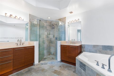 Condo in Sunrise, Florida, 3 bedrooms  № 2014141 - photo 9