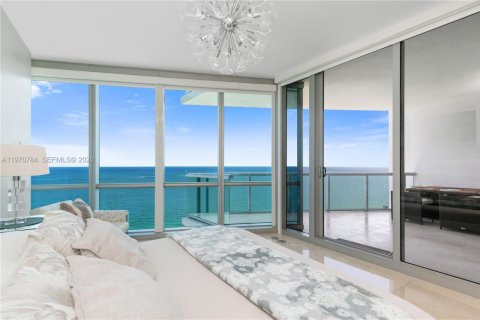 Condominio en Sunny Isles Beach, Florida, 3 dormitorios № 2241075