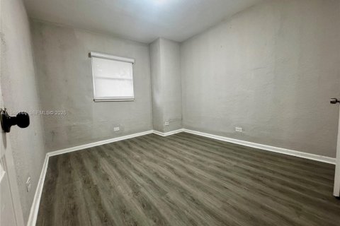 House in Miami, Florida 3 bedrooms, 253.62 sq.m. № 2002456 - photo 3