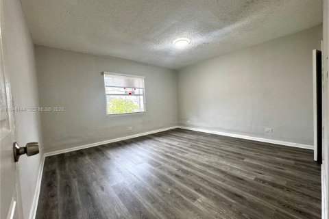 House in Miami, Florida 3 bedrooms, 253.62 sq.m. № 2002456 - photo 5