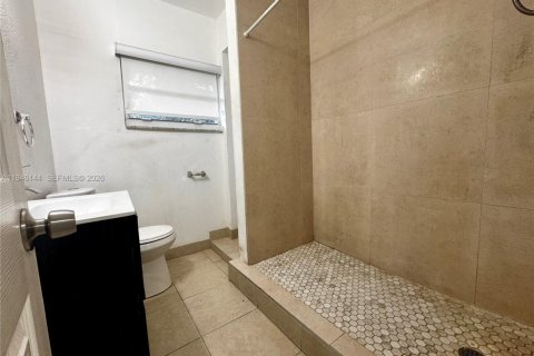 House in Miami, Florida 3 bedrooms, 253.62 sq.m. № 2002456 - photo 7