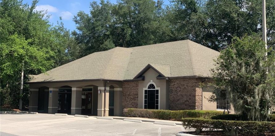 Commercial property in Oviedo, Florida 377.18 sq.m. № 2220716