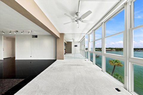 Condominio en alquiler en Saint Petersburg, Florida, 1 dormitorio, 83.61 m2 № 2221524 - foto 9