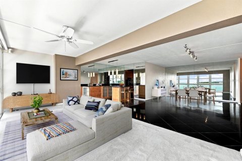 Condominio en alquiler en Saint Petersburg, Florida, 1 dormitorio, 83.61 m2 № 2221524 - foto 5
