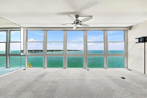 Condominio en alquiler en Saint Petersburg, Florida, 1 dormitorio, 83.61 m2 № 2221524 - foto 3
