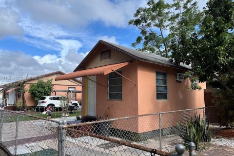 Immobilier commercial à vendre à Miami, Floride: 96.43 m2 № 1999617 - photo 5