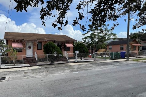 Immobilier commercial à vendre à Miami, Floride: 96.43 m2 № 1999617 - photo 2