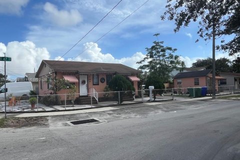 Immobilier commercial à vendre à Miami, Floride: 96.43 m2 № 1999617 - photo 4