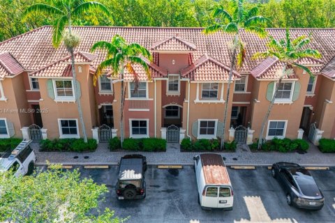 Townhouse in Dania Beach, Florida 3 bedrooms, 150.04 sq.m. № 1897094 - photo 1