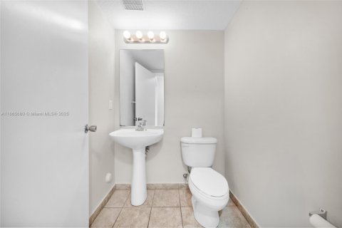 Townhouse in Dania Beach, Florida 3 bedrooms, 150.04 sq.m. № 1897094 - photo 11
