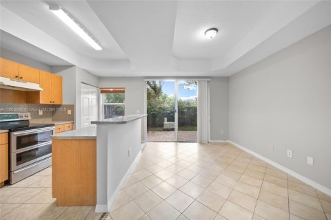 Townhouse in Dania Beach, Florida 3 bedrooms, 150.04 sq.m. № 1897094 - photo 12