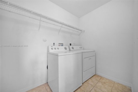 Townhouse in Dania Beach, Florida 3 bedrooms, 150.04 sq.m. № 1897094 - photo 18