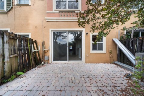 Townhouse in Dania Beach, Florida 3 bedrooms, 150.04 sq.m. № 1897094 - photo 27