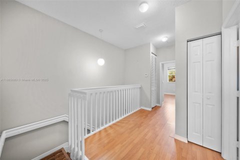 Townhouse in Dania Beach, Florida 3 bedrooms, 150.04 sq.m. № 1897094 - photo 19