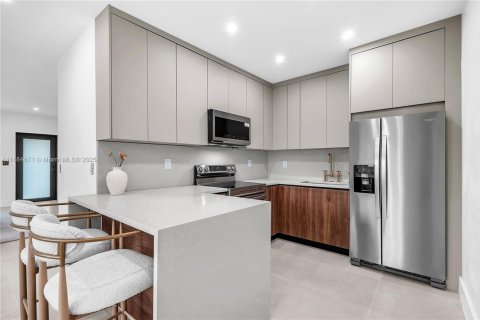 House in Miami, Florida 3 bedrooms, 110.74 sq.m. № 1944076 - photo 8