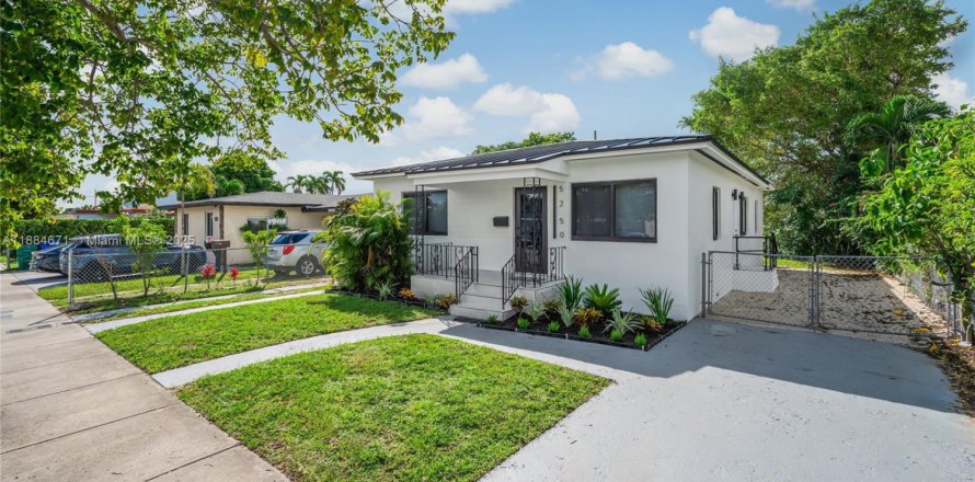 House in Miami, Florida 3 bedrooms, 110.74 sq.m. № 1944076