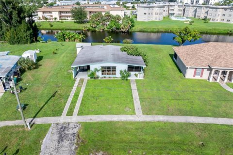 House in Port Charlotte, Florida 2 bedrooms, 81.2 sq.m. № 1311825 - photo 24