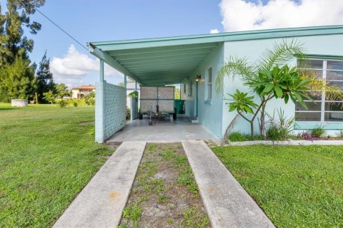 House in Port Charlotte, Florida 2 bedrooms, 81.2 sq.m. № 1311825 - photo 6